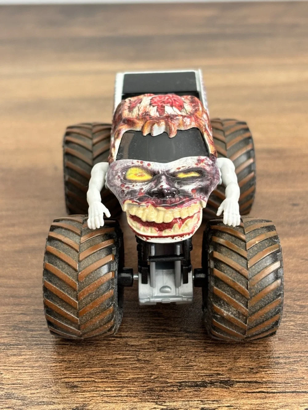 Monster Jam Truck Zombie Mud Muddy Tires Moving Arms Die-Cast 1:64 Loose Toy